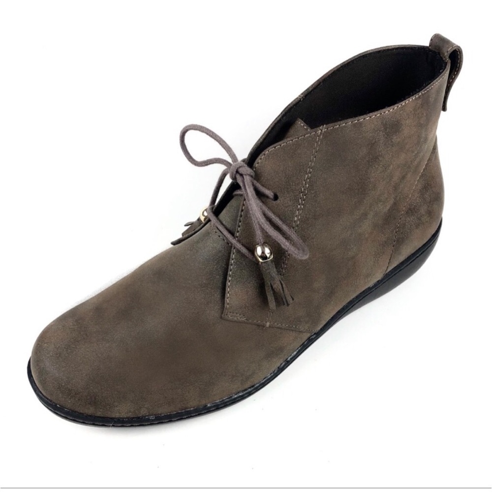 Soft Style Womans Hush Puppies Chukka Boots 10M
